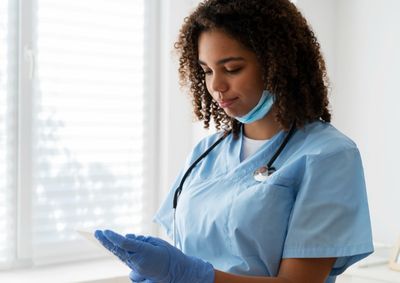 Forma&ccedil;&atilde;o visa suprir a alta demanda por m&atilde;o de obra qualificada no setor de sa&uacute;de em hospitais, cl&iacute;nicas e laborat&oacute;rios