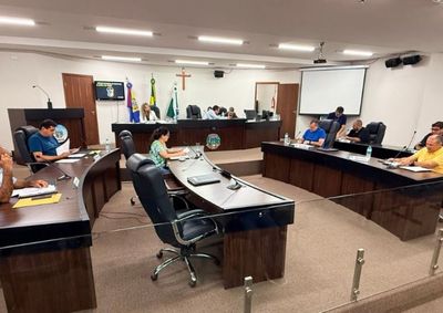 Sess&otilde;es ordin&aacute;ria e extraordin&aacute;ria mobilizaram vereadores nesta segunda-feira (8); pauta tamb&eacute;m garantiu repasse para o Lar Santa Faustina