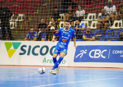 Com exibi&ccedil;&atilde;o impec&aacute;vel no Gin&aacute;sio Am&aacute;rio Vieira da Costa, o time do Noroeste chegou aos 9 pontos e encostou no Paran&aacute; Clube na classifica&ccedil;&atilde;o geral