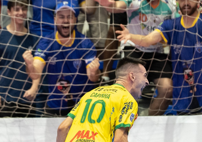 Com atua&ccedil;&atilde;o impec&aacute;vel diante da torcida, o time umuaramense domina o advers&aacute;rio, chega aos 12 pontos na tabela e assume a quinta coloca&ccedil;&atilde;o do Paranaense