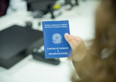 Processo ocorre tamb&eacute;m na segunda (13); interessados podem conferir mais oportunidades de trabalho exclusivas e enviar curr&iacute;culos pelo Portal da Cidade