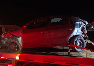 Os motoristas n&atilde;o sofreram escoria&ccedil;&otilde;es, mas a colis&atilde;o resultou em avarias consider&aacute;veis nos ve&iacute;culos