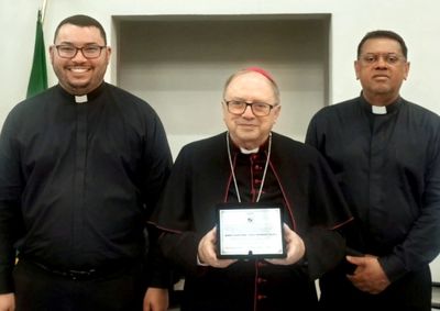 Legislativo destacou a dedica&ccedil;&atilde;o do l&iacute;der diocesano &agrave; comunidade da par&oacute;quia S&atilde;o Pedro