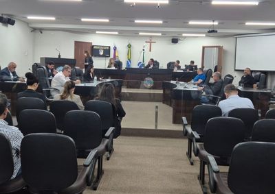 Vereadores d&atilde;o luz verde em duas vota&ccedil;&otilde;es a pacote do Executivo para alfabetiza&ccedil;&atilde;o, forma&ccedil;&atilde;o continuada e apoio psicol&oacute;gico aos educadores municipais