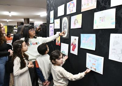 O evento apresenta desenhos livres e gravuras de ao menos 50 pequenos artistas, com idade entre 6 e 14 anos