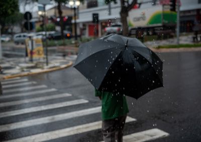Com previs&atilde;o revisada, fim de semana come&ccedil;a inst&aacute;vel com m&aacute;xima de 27&deg;C e termina com tempo seco e term&ocirc;metros em 13&deg;C