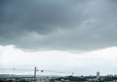 Ap&oacute;s Simepar recuar na proje&ccedil;&atilde;o de 60 mm de chuva, din&acirc;mica atmosf&eacute;rica segue inst&aacute;vel e n&atilde;o descarta retorno de temporais ao longo da semana