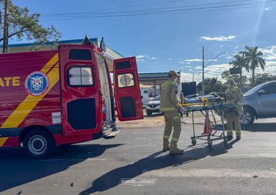 A motociclista, de 19 anos, realizou a convers&atilde;o ap&oacute;s o sem&aacute;foro para acessar a Avenida Tiradentes, momento em que foi atingida pelo condutor da Duster