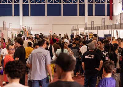 Feira de ponta de estoque da Aciu Mulher reuniu mais de 100 empresas no Centro de Eventos; descontos em roupas e cal&ccedil;ados atingiram a marca de 70%