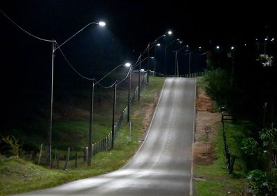A instala&ccedil;&atilde;o das lumin&aacute;rias representa um avan&ccedil;o significativo para a mobilidade e a seguran&ccedil;a de quem utiliza diariamente a estrada
