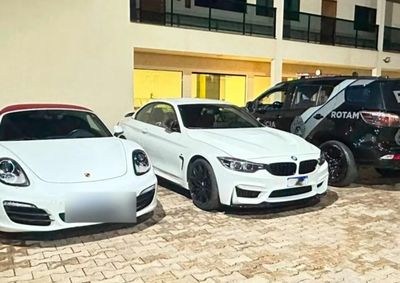 Condutores de 21 e 22 anos foram abordados pela ROTAM com BMW e Porsche nas imedia&ccedil;&otilde;es da Pra&ccedil;a Miguel Rossafa, em Umuarama