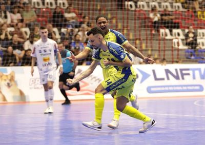 Time da casa liderou o placar por duas vezes na etapa inicial, mas sofreu o gol de igualdade aos 35 minutos do segundo tempo