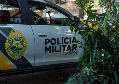 No local, os policiais encontraram a v&iacute;tima com dois ferimentos causados por arma branca, sendo um no bra&ccedil;o esquerdo e outro na perna esquerda