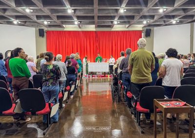 Celebra&ccedil;&atilde;o dedicada ao Dia dos Av&oacute;s contou com b&ecirc;n&ccedil;&atilde;o especial dos sacerdotes e encontro festivo no audit&oacute;rio do subsolo do templo
