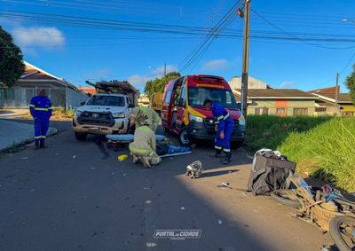 Acidente entre caminhonete e motocicleta deixa entregador ferido; ocorr&ecirc;ncia foi registrada no cruzamento das ruas Ametista e Ant&ocirc;nia Zanolo