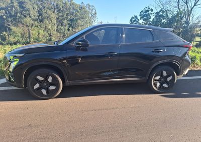 O ve&iacute;culo GM/Astra, com placas de Paranava&iacute;, colidiu na traseira de um Omoda 5, emplacado em Camb&eacute;, que trafegava &agrave; sua frente