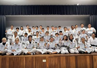 Alunos atendidos por servi&ccedil;o socioassistencial receberam novas faixas e agora se preparam para representar o munic&iacute;pio em torneio estadual em agosto
