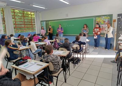 Visitas acompanharam o desempenho de alunos e professores que utilizam novos materiais did&aacute;ticos e plataformas digitais na rede p&uacute;blica