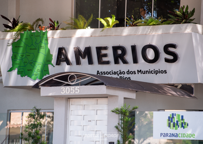 Encontro ocorre para a ades&atilde;o formal de gestores e indica&ccedil;&atilde;o de servidores para capacita&ccedil;&atilde;o ligada a um conv&ecirc;ncio entre AMP, Itaipu e UTFPR