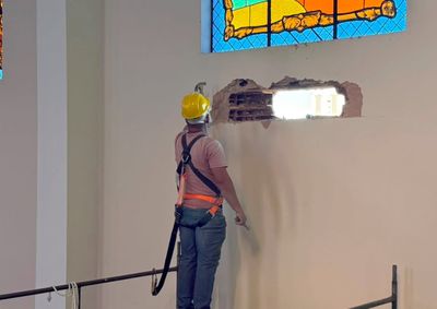 O projeto de adequa&ccedil;&atilde;o el&eacute;trica antecedeu a coloca&ccedil;&atilde;o dos equipamentos de ar-condicionado de grande porte