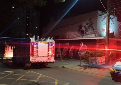Res&iacute;duos de brasa podem ter contribu&iacute;do para a ocorr&ecirc;ncia, que mobilizou o Corpo de Bombeiros e a Pol&iacute;cia Militar