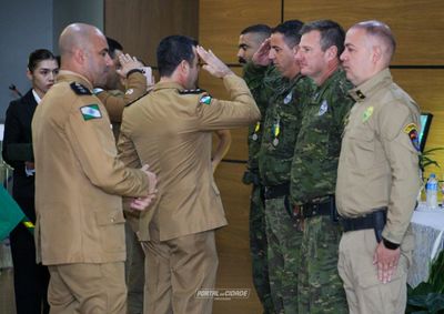 Corpora&ccedil;&atilde;o completa 172 anos e homenageia policiais com medalhas de ouro, prata e bronze