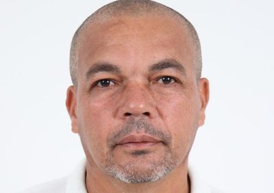 Ademir Leite da Silva, que tem contra si um mandado de pris&atilde;o preventiva e corre risco de cassa&ccedil;&atilde;o, alega "interesses particulares"