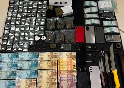 Al&eacute;m de coca&iacute;na e maconha, foram apreendidos tr&ecirc;s ve&iacute;culos que seriam utilizados para as entregas