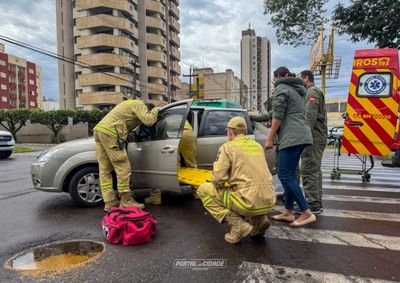 A batida ocorreu na tarde desta quinta-feira (6), no cruzamento da avenida Apucarana com a rua Ministro Oliveira Salazar