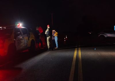 Com o impacto, os dois ve&iacute;culos sofreram danos materiais. Entre as v&iacute;timas est&atilde;o um homem de 43 anos, uma mulher de 38 anos e uma beb&ecirc; de 1 ano
