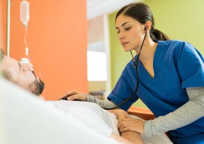 A forma&ccedil;&atilde;o &eacute; uma das mais procuradas na &aacute;rea da sa&uacute;de, por qualificar profissionais para atua&ccedil;&atilde;o em hospitais, cl&iacute;nicas, UBS e demais servi&ccedil;os