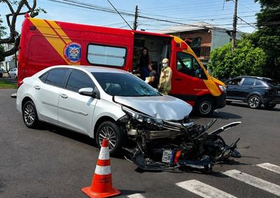 O autom&oacute;vel era conduzido por um homem de 45 anos. Na motocicleta estavam duas adolescentes, de 16 e 15 anos