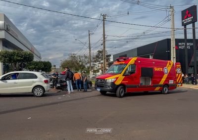 A colis&atilde;o envolvendo uma BMW e um Corsa foi registrada no cruzamento do alto da avenida Paran&aacute; com a avenida Romeu Zolim