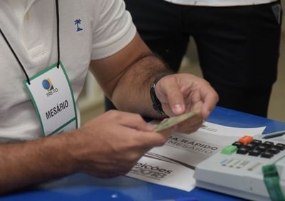 Em prol da igualdade de condi&ccedil;&otilde;es, quando necess&aacute;rio, s&atilde;o empregados int&eacute;rpretes de Libras