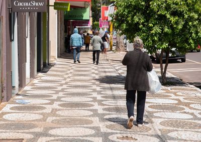 Consumidores devem ficar atentos aos hor&aacute;rios do shopping e se programar, j&aacute; que as lojas de rua n&atilde;o ter&atilde;o atendimento durante a data
