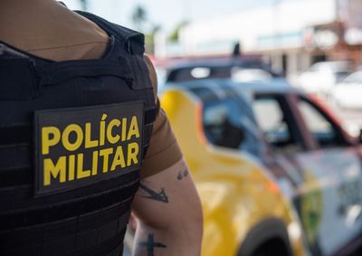Durante uma discuss&atilde;o, o homem teria puxado os cabelos da v&iacute;tima e feito amea&ccedil;as de morte contra ela e seus filhos, caso o caso fosse denunciado