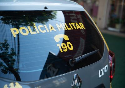 A Pol&iacute;cia foi acionada ap&oacute;s informa&ccedil;&otilde;es de que o neto estaria perturbando a v&iacute;tima, de 70 anos, e exigindo dinheiro nas proximidades da resid&ecirc;ncia