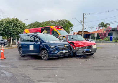 O acidente ocorreu na manh&atilde; desta segunda-feira, no cruzamento da avenida Get&uacute;lio Vargas com a rua Aricanduva
