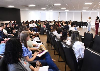 Encontro no anfiteatro da Prefeitura reuniu diretores e coordenadores pedag&oacute;gicos da rede municipal para discutir metas e indicadores