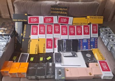 Os policiais encontraram produtos como celulares, perfumes e computadores, todos de origem estrangeira e sem a documenta&ccedil;&atilde;o fiscal e aduaneira