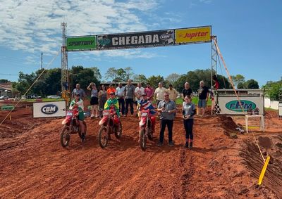 Etapa do Campeonato Paranaense teve arquibancadas lotadas e mais de 300 pilotos de v&aacute;rias regi&otilde;es do Brasil
