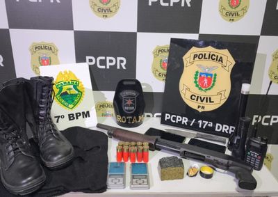 Durante as buscas no im&oacute;vel, foram apreendidas uma espingarda calibre 12, muni&ccedil;&otilde;es, por&ccedil;&otilde;es de maconha e crack embaladas para comercializa&ccedil;&atilde;o