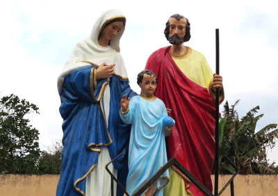 Celebra&ccedil;&otilde;es re&uacute;nem b&ecirc;n&ccedil;&atilde;os tem&aacute;ticas, palestras e caminhadas religiosas em diferentes comunidades