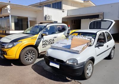 Ao todo, foram apreendidos 306 pacotes de cigarros de origem estrangeira. O ve&iacute;culo tamb&eacute;m foi apreendido e encaminhado para os procedimentos cab&iacute;veis