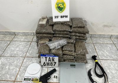 Al&eacute;m de flores, sementes e tabletes de maconha, opera&ccedil;&atilde;o apreendeu diversos objetos de valor subtra&iacute;dos de uma resid&ecirc;ncia