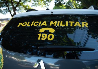 Ele procurou a equipe policial ap&oacute;s ser agredido na noite anterior por um homem desconhecido, que invadiu seu ve&iacute;culo e desferiu um golpe contra seu rosto