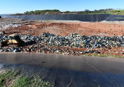 O local &eacute; destinado exclusivamente aos res&iacute;duos da coleta domiciliar, aos rejeitos da coleta seletiva e aos materiais provenientes dos servi&ccedil;os de varri&ccedil;&atilde;o