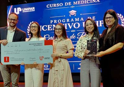 Os tr&ecirc;s primeiros colocados do 1&ordm;, 2&ordm; e 3&ordm; anos receberam como pr&ecirc;mio valor para utilizarem em evento m&eacute;dico cient&iacute;fico ou estetosc&oacute;pio
