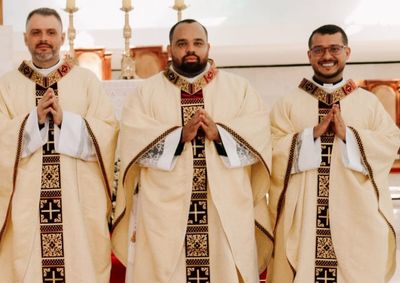 Padres Gustavo Canaver, de Alt&ocirc;nia, e Dione Ivan dos Santos, natural de Ipor&atilde;, assumem postos de vig&aacute;rios paroquiais