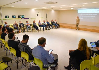 Dados foram apresentados durante reuni&atilde;o do CDU nesta quarta-feira (12), no Sicoob Arenito; m&eacute;dia salarial levanta debate